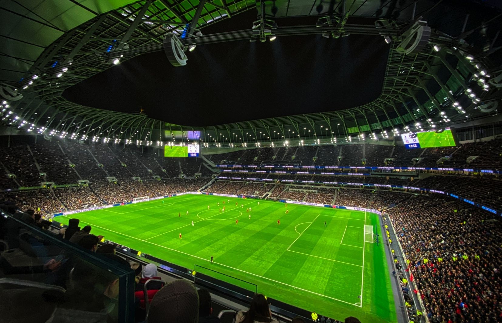 Imagem de um estádio representando o melhor mercado e esporte para arbitragem esportiva