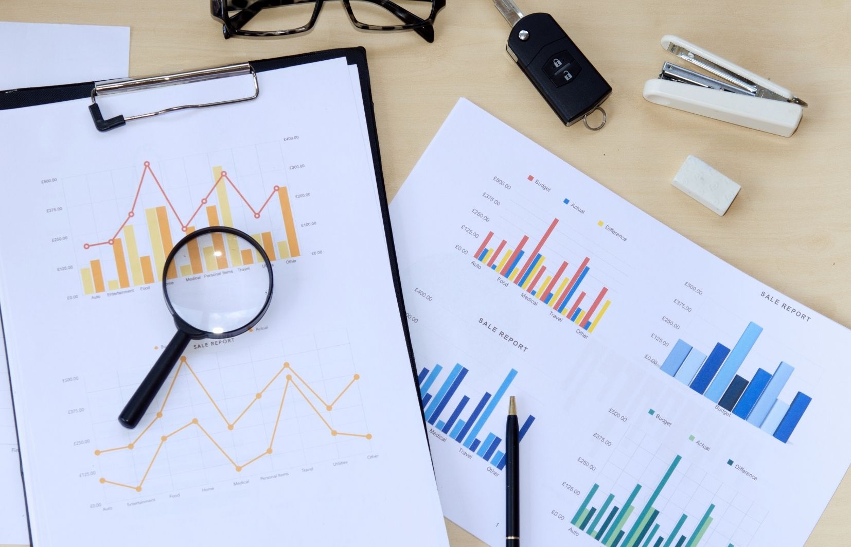 Imagem de alguns cálculos e gráficos para representar os riscos de vantagens das apostas de valor